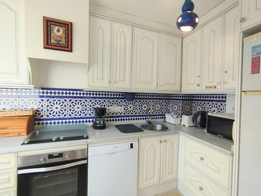 Beautiful 2 Bedroom In Calle Carabeo, Нерха Екстериор снимка