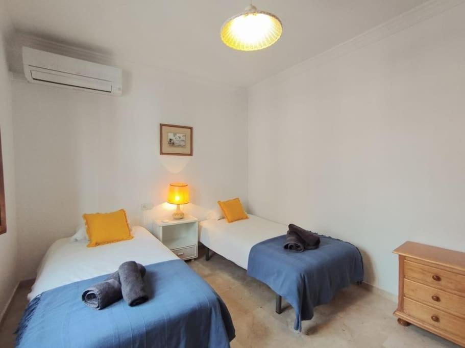 Beautiful 2 Bedroom In Calle Carabeo, Нерха Екстериор снимка