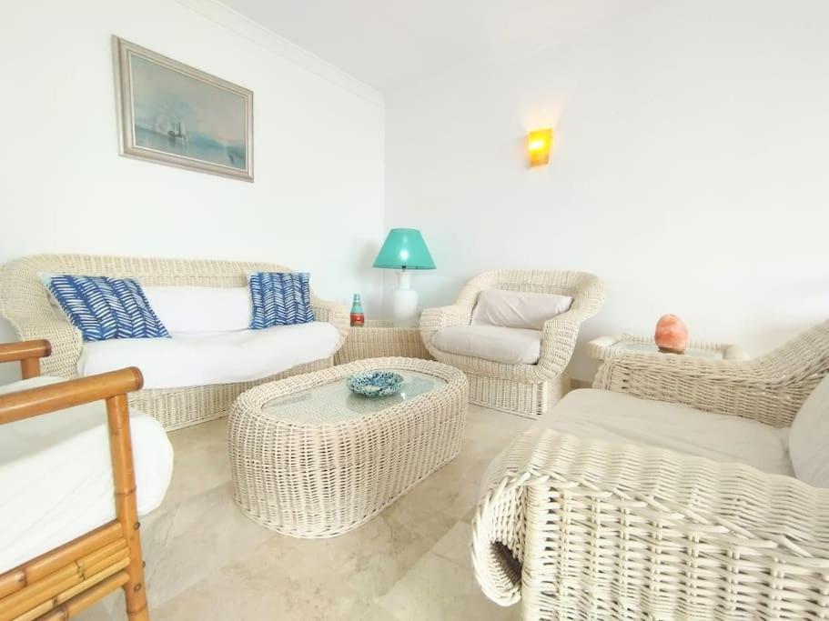 Beautiful 2 Bedroom In Calle Carabeo, Нерха Екстериор снимка