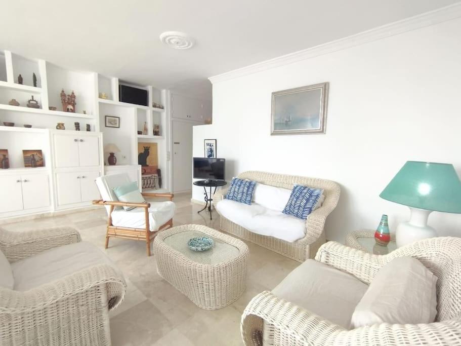 Beautiful 2 Bedroom In Calle Carabeo, Нерха Екстериор снимка